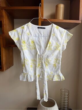 A&F 100% Cotton Embroidered Floral Peplum Tie Front Top (White | Yellow | XS)